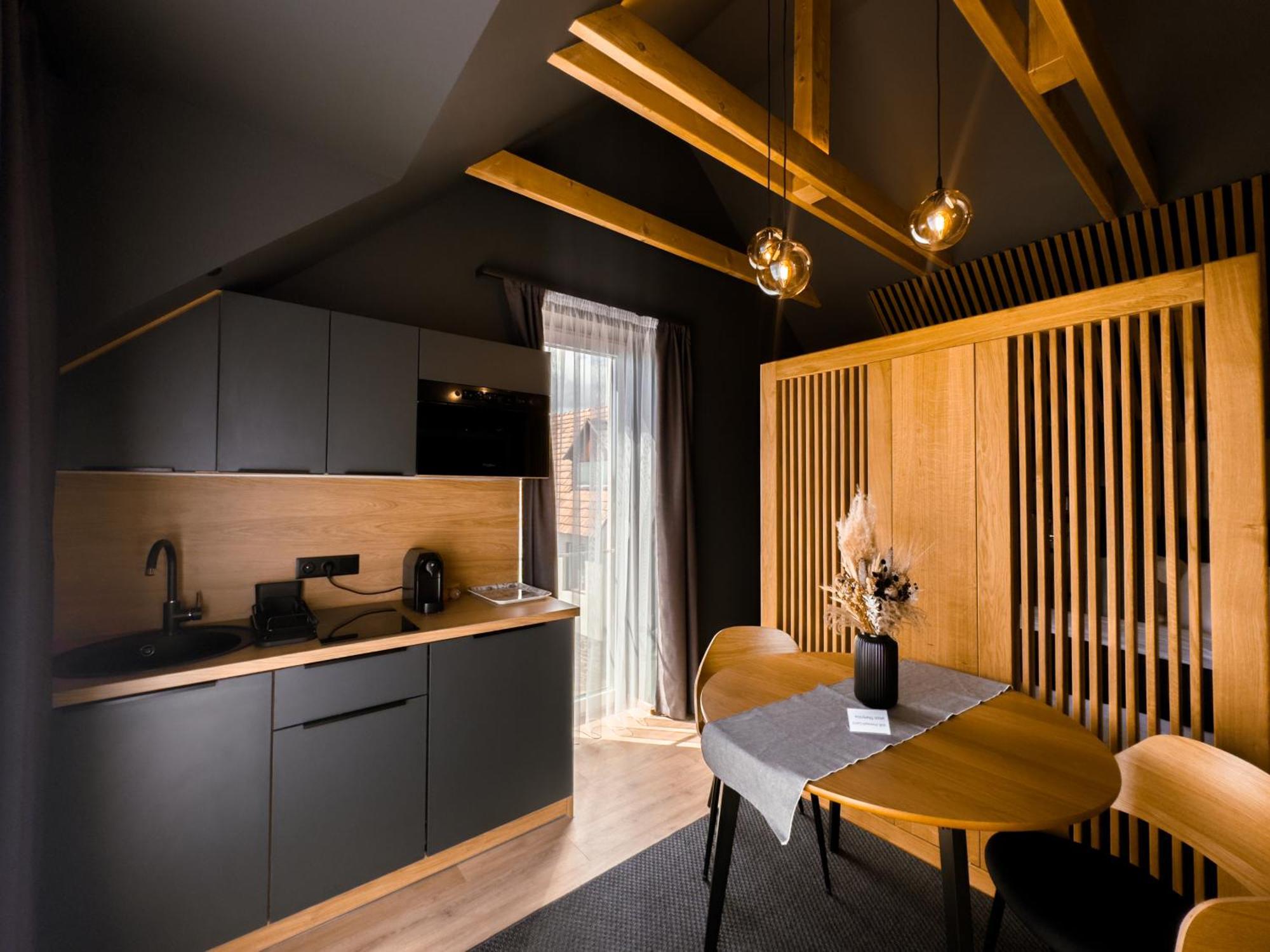 טיהאני Twin Premium Apartman מראה חיצוני תמונה