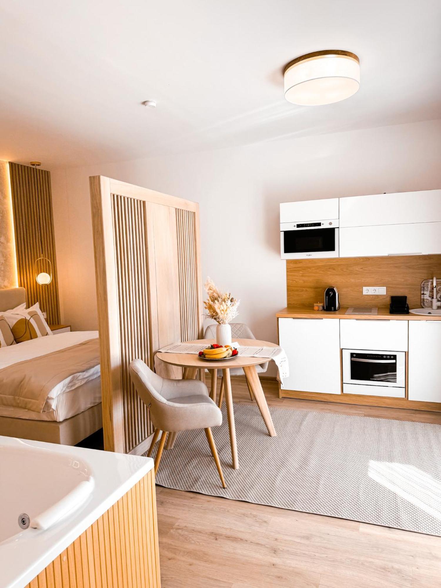 טיהאני Twin Premium Apartman מראה חיצוני תמונה