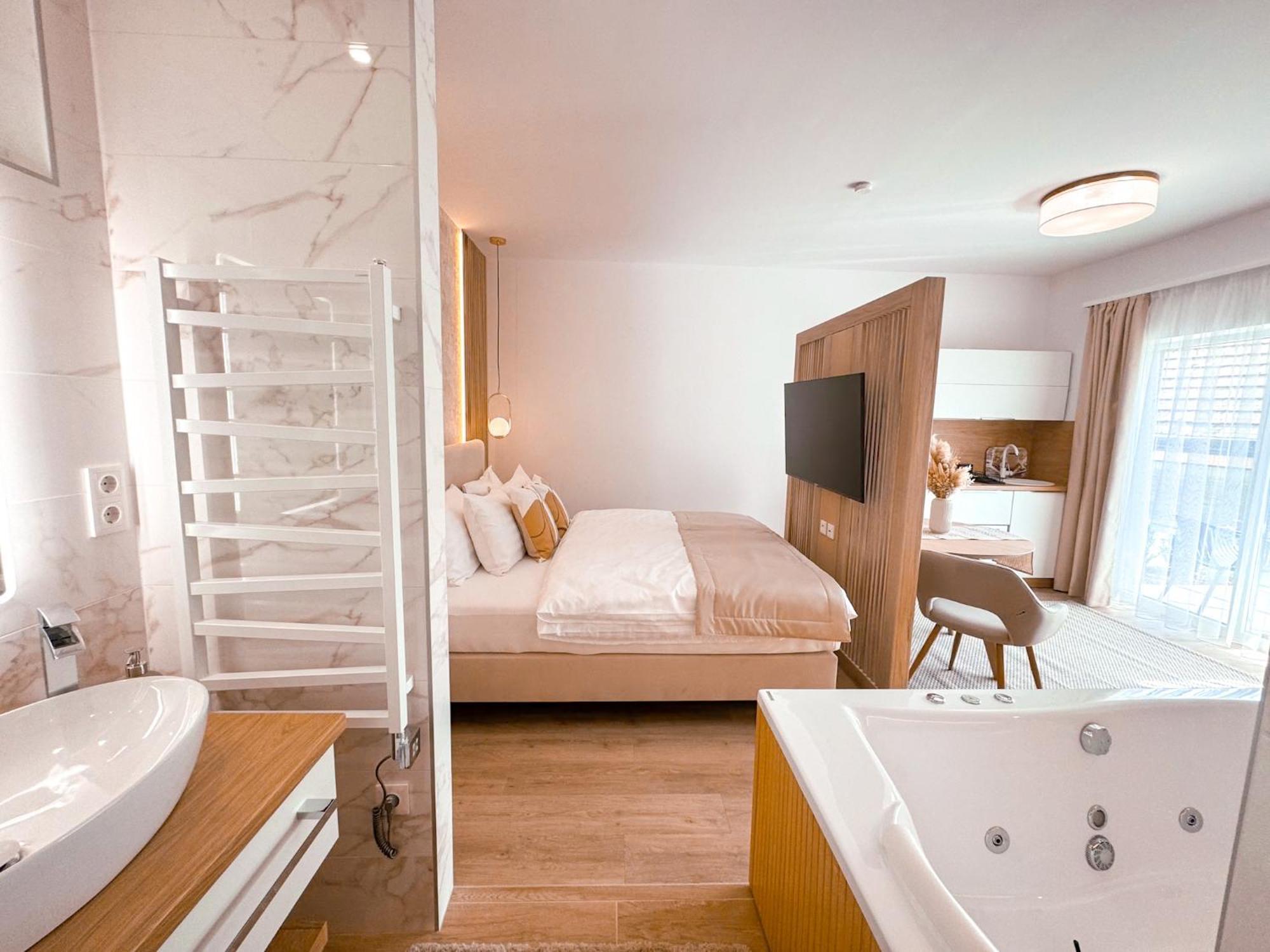 טיהאני Twin Premium Apartman מראה חיצוני תמונה